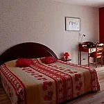 Logis La Bergerie 3 Etoiles Restaurant Savoureux 3* Saint-Pierre-Lafeuille